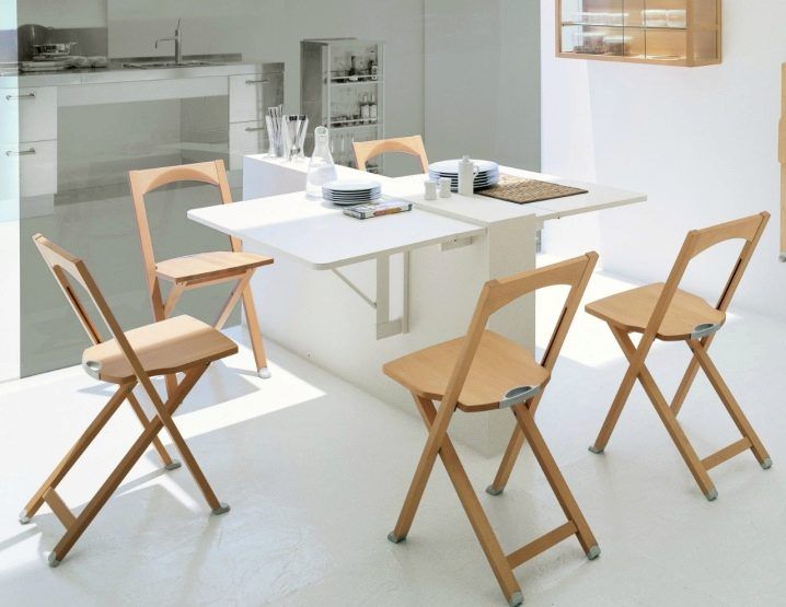 how many chairs should there be in the kitchen