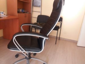 difficulties in disassembling a computer chair