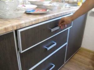drawer with closer