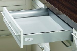 drawer with closer