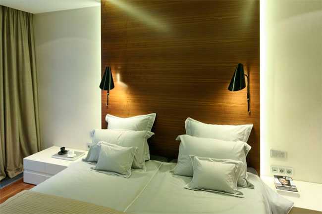 Sconce above the head of the bed.