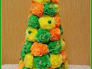 Decorative Christmas tree made from napkins 