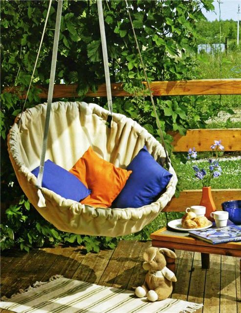 The hammock swing is ready.