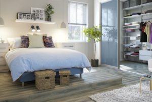 How to best arrange a wardrobe in a small bedroom