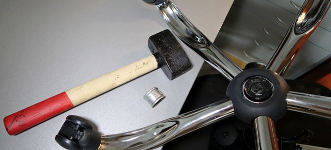 How to remove a gas lift from a metal base