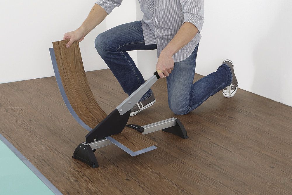 How to cut laminate flooring with a guillotine.