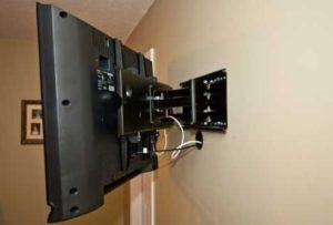 Removing the TV from the bracket