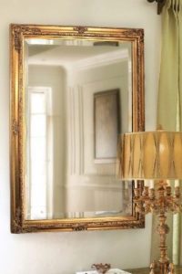 How to fix a mirror in a frame
