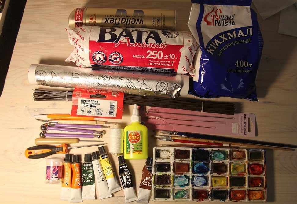 Materials for DIY cotton wool toys for the Christmas tree