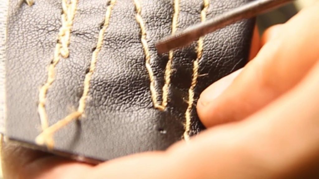 Why does the top thread break in a sewing machine?