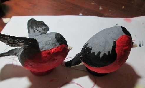 Coloring the bullfinch.