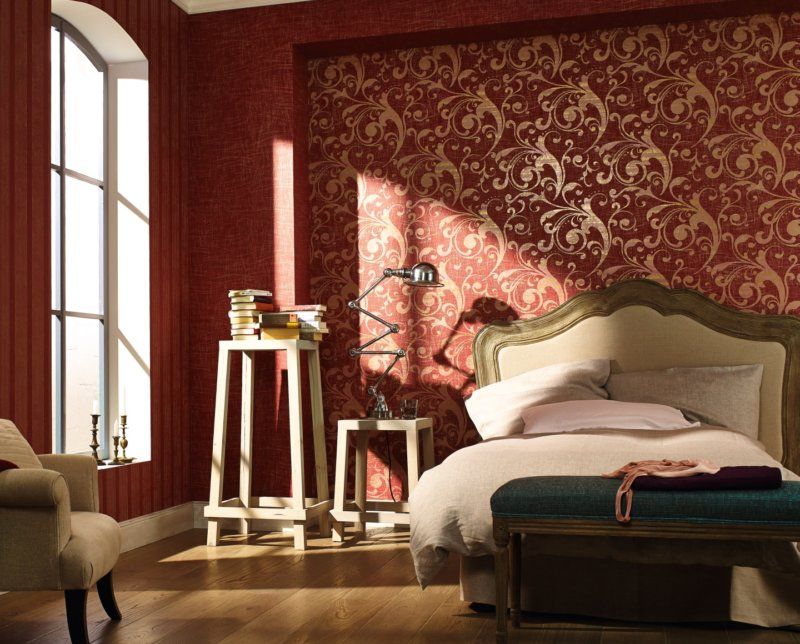 Bedroom in burgundy tones