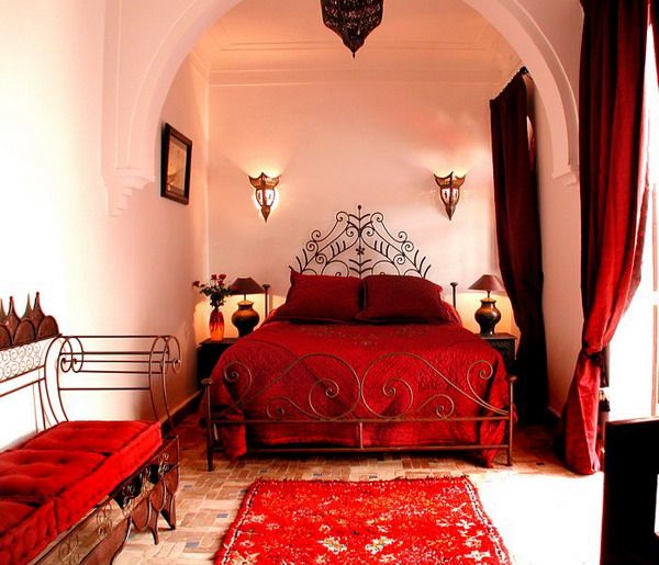 Red bedroom in Moroccan style.