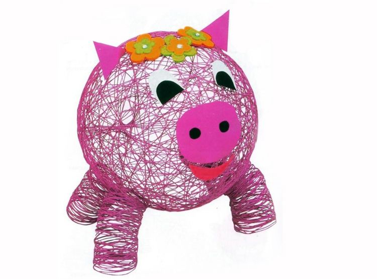 DIY thread pig for a Christmas tree.