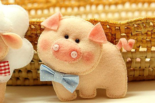 Felt pig.