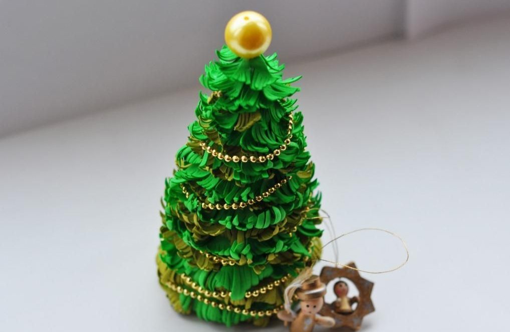 Floor lamp made of foamiran in the shape of a Christmas tree.