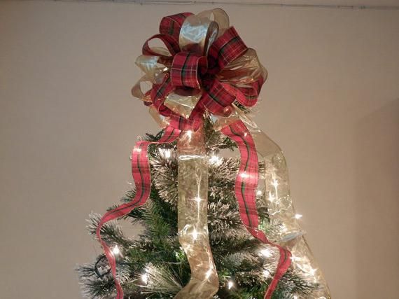 Christmas tree topper made of ribbons.