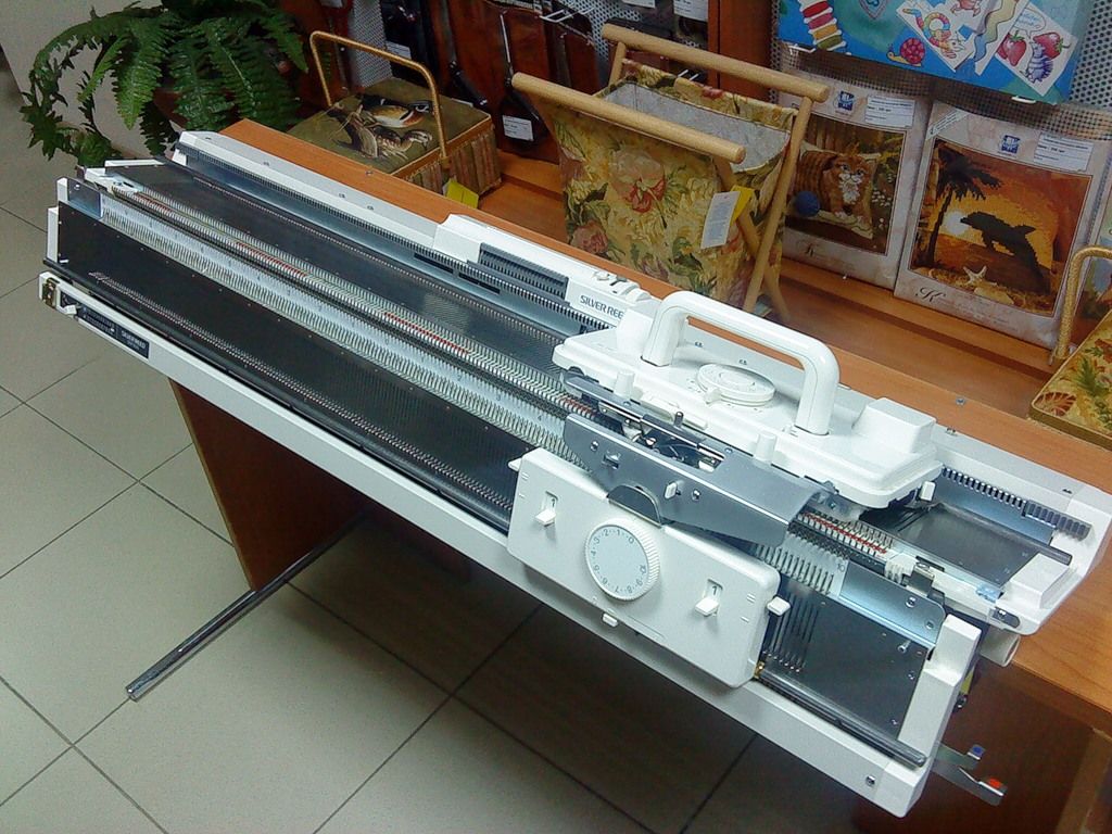 Types of knitting machines.