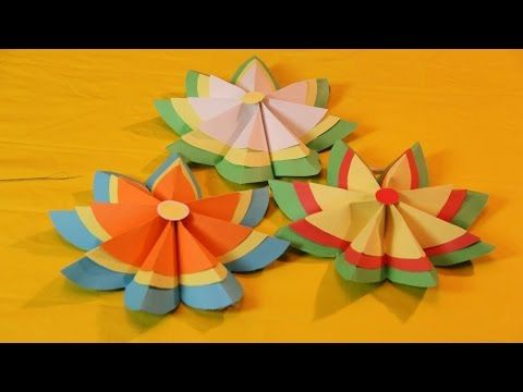 Paper flowers for the Christmas tree