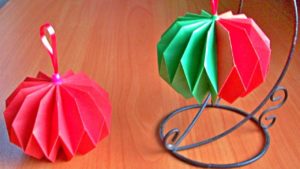 Paper flowers for the Christmas tree
