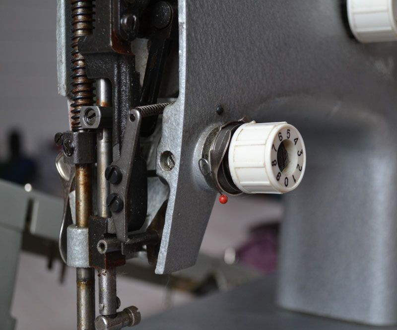 Thread tension in a sewing machine