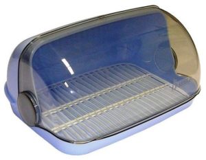 Is it possible to store bread in a plastic bread bin?