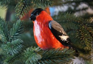 DIY bullfinch on the Christmas tree