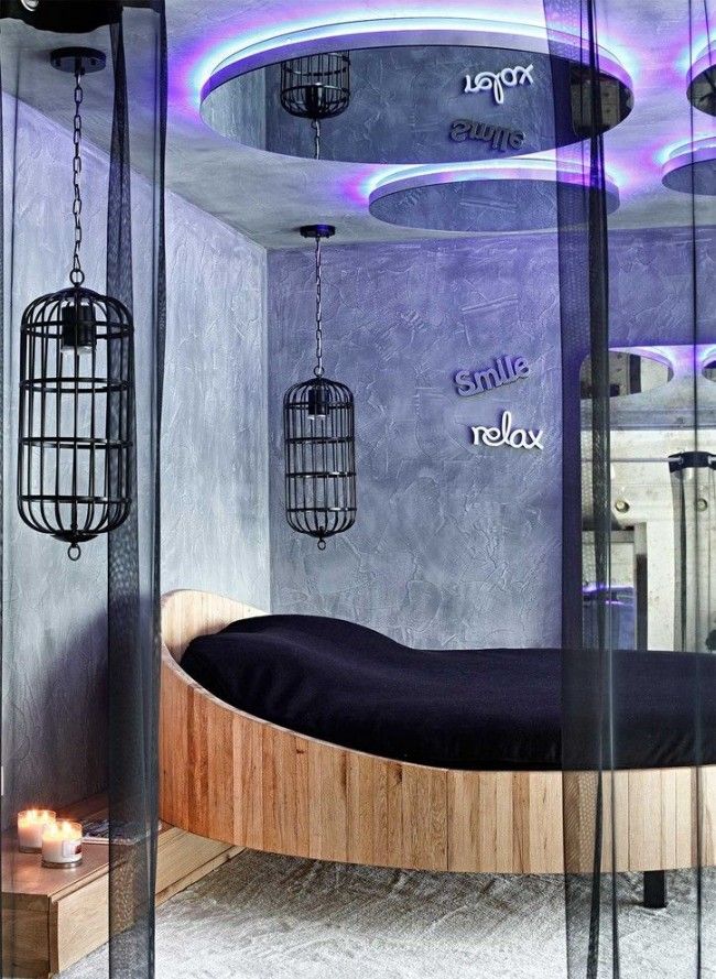 Bedroom design with a round bed