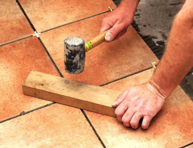 Features of laying tiles.