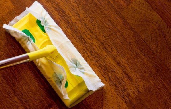 How to wash laminate flooring to avoid streaks.