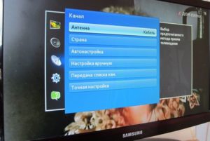 What is the difference between an analog signal and a digital one?