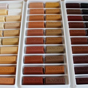 how to repair a chip in laminate flooring