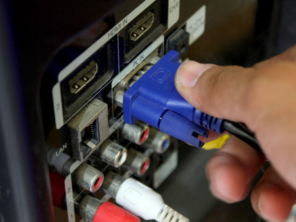 Checking the monitor cable.