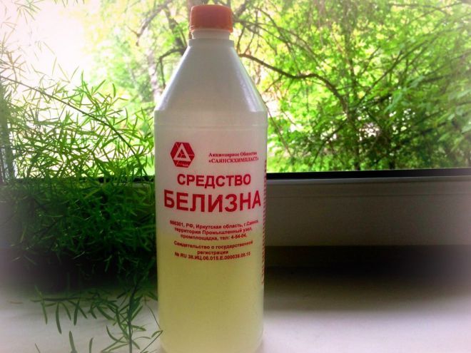 washing laminate flooring with white