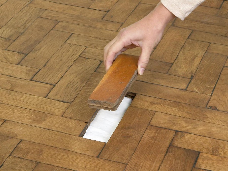 Restoration of parquet.