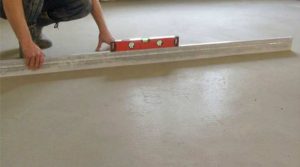 How long does it take for a self-leveling floor to dry under laminate?