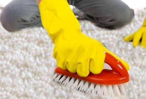 Dry carpet cleaning
