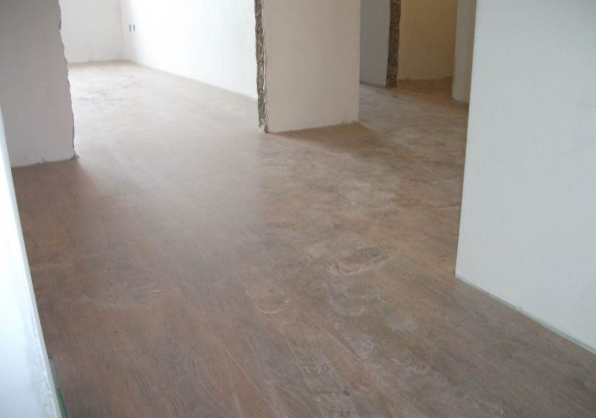Laying laminate flooring without thresholds