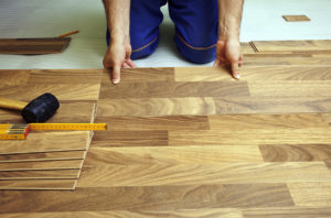 How to lay a parquet board on linoleum