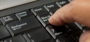 Paano lumabas ang Num Lock button?