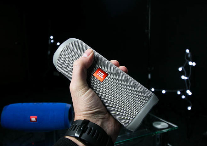 Paano i-reboot ang isang jbl speaker 