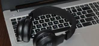 How to connect headphones