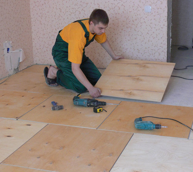 Laying plywood under parquet boards.