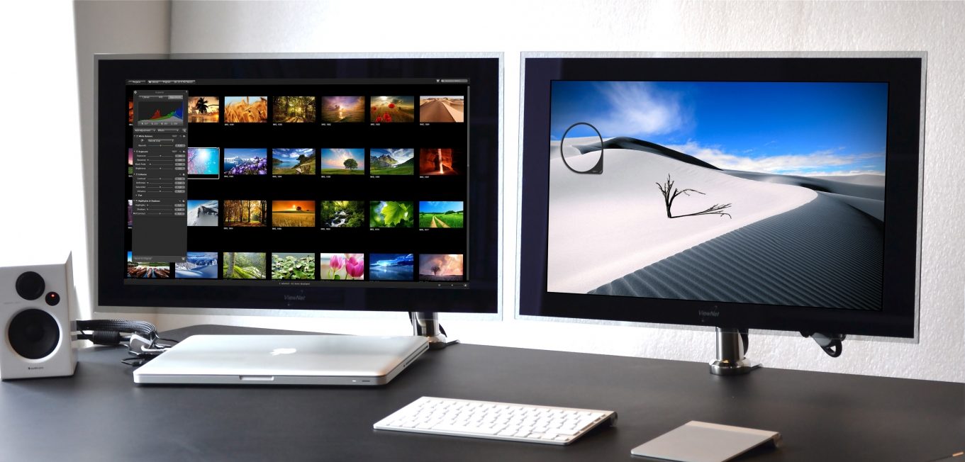 CONNECTING TWO MONITORS