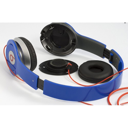 Defects in the headphone housing.