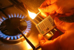 What is the danger of operating a gas stove with the window closed?