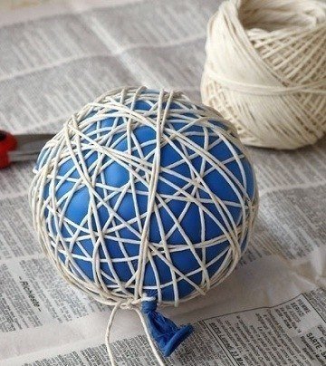 Lampshade made of threads