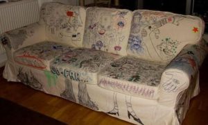 the sofa is painted with felt-tip pens