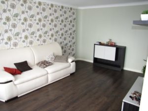 combination of wallpaper and laminate