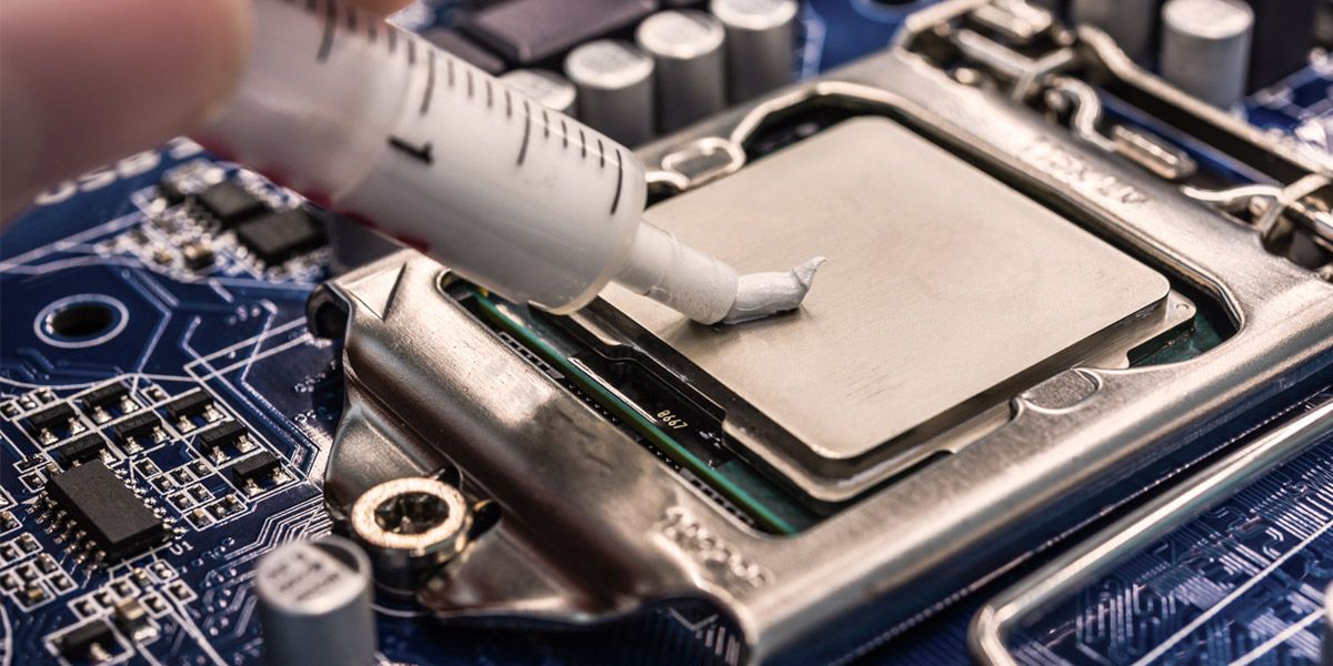 Replacing thermal paste on a laptop.